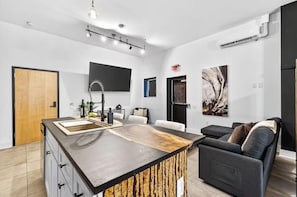 Interior - Urban Luxe Loft in Tampa Heights (Tampa)
