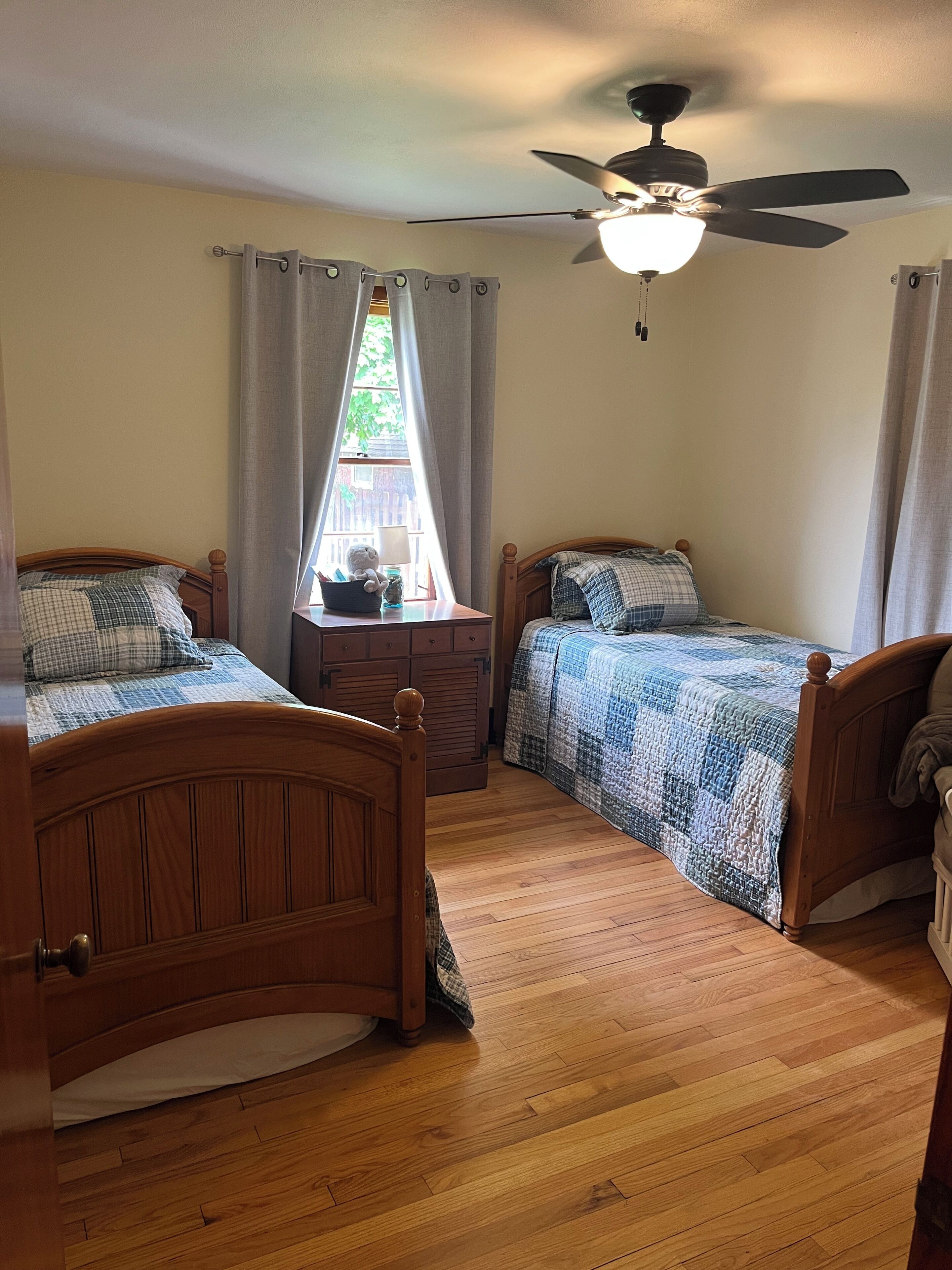3 bedrooms, iron/ironing board, WiFi (free), bed sheets