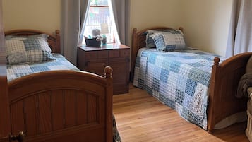3 bedrooms, iron/ironing board, WiFi (free), bed sheets