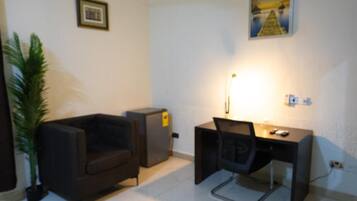 Double Room Single Use | Laptop workspace, WiFi (free)