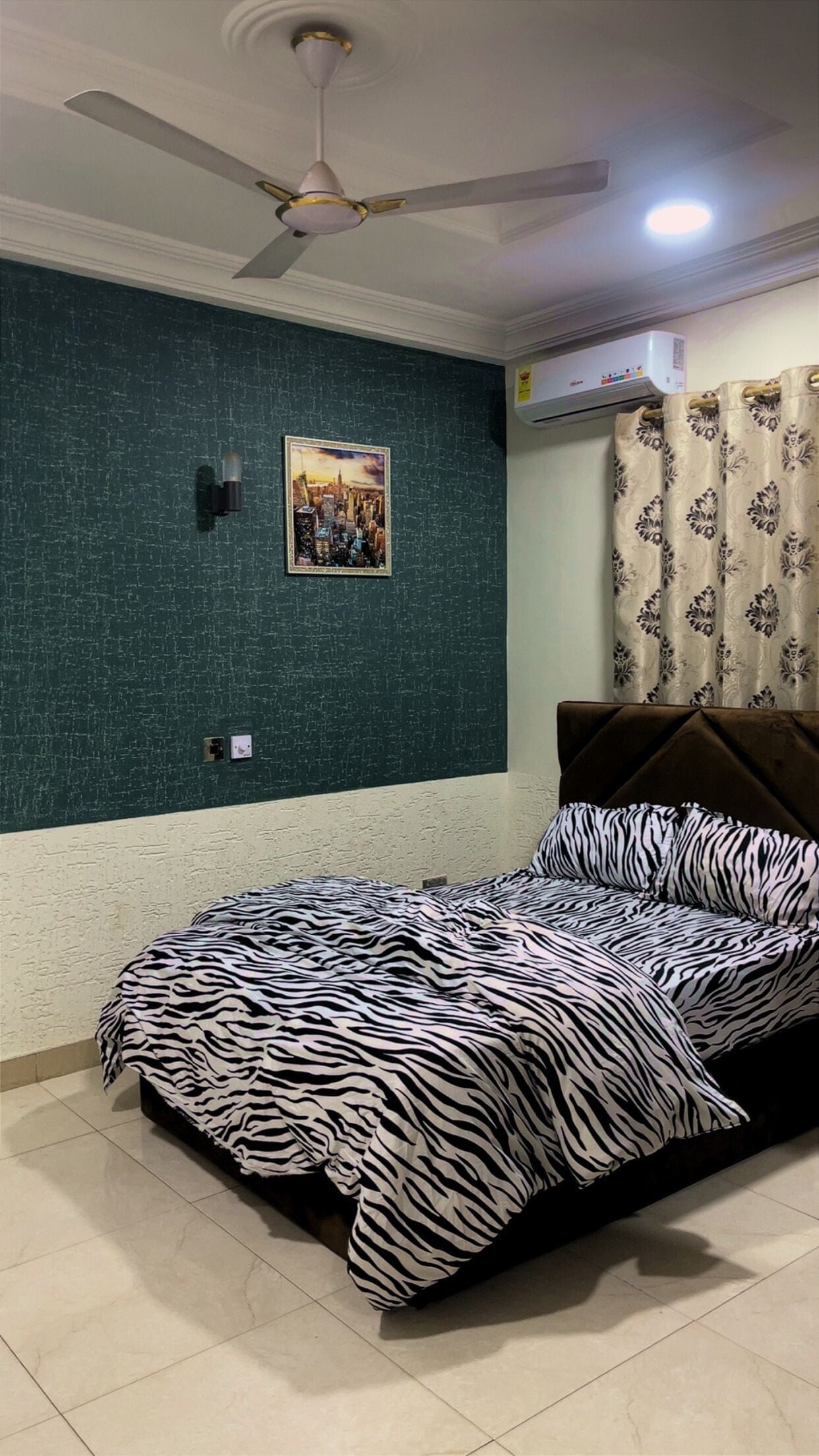 Classic Single Room | Laptop workspace, free WiFi
