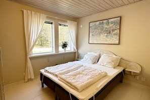Room - Cosy Cottage in Dals-Ed, 3 Min Drive from Moose Ranch & Lakes (Ed)