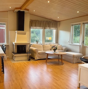 Living area - Cosy Cottage in Dals-Ed, 3 Min Drive from Moose Ranch & Lakes (Ed)