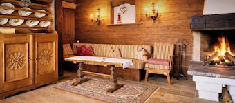 NINA's Chalet – Pool & Sauna Access