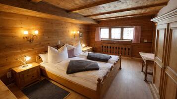 3 Schlafzimmer, Schreibtisch, Bügeleisen/Bügelbrett, WLAN