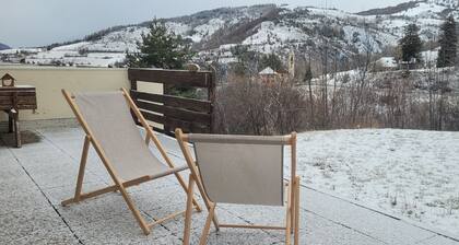 Comfortable apartment completely renovated. 30m² terrace with small meadow