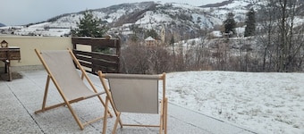 Comfortable apartment completely renovated. 30m² terrace with small meadow