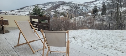 Comfortable apartment completely renovated. 30m² terrace with small meadow