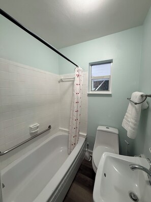 Bathroom - Sunshine, Style & St. Pete Adventure (St. Petersburg)