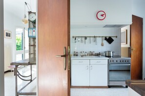 Fridge, microwave, oven, stovetop - House with swimming pool 5 minutes from town center (Saint-Rémy-de-Provence)