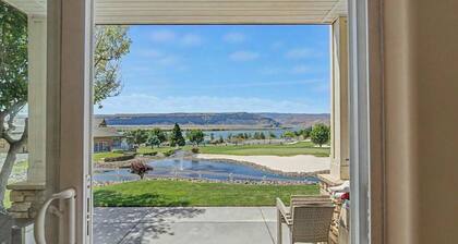 A05-Sunserra 9th Hole Gem w/ Stunning Columbia River Views & Pools