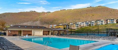 Outdoor pool, a heated pool