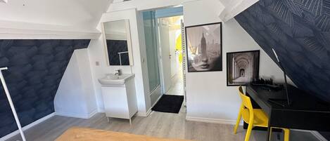 1 chambre, bureau, lit parapluie, Wi-Fi gratuit