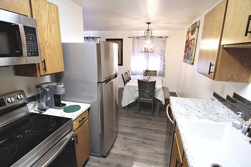 Wonderful 2-bedroom apartment in fantastic Twin Falls with Wifi, AC.