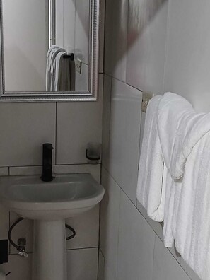 A bathroom with a sink, mirror, and towel rack. - PHS Portland Comfort Stay (Saint Margarets Bay)