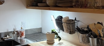 Cozy 1-bedroom studio in charming Ellsworth with AC