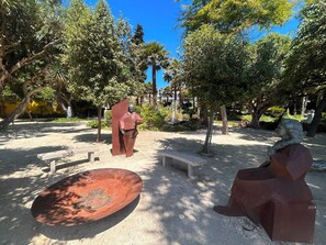 A sculpture garden with abstract figures and a large metal bowl. - Arcos House by the Sea, 1 bedroom Apt Sleeps 4 (Paço de Arcos)
