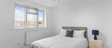 5 bedrooms, WiFi, bed sheets