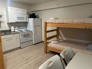 1 bedroom, WiFi, bed sheets - Cozy and comfortable studio in Seward, perfect for your getaway. (Seward)