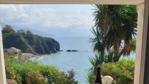 Interior - A beachfront cottage perched on a cliff, nestled in the lush greenery of the garden (Cittadella del Capo)