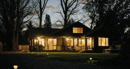 Stillwater Resort - Lakefront Estate with two dwellings, spa pools, SUPs - Sleeps 16