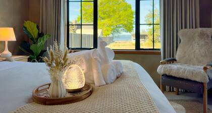 Stillwater Resort - Lakefront Estate with two dwellings, spa pools, SUPs - Sleeps 16