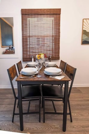 Dining - 1 Level| 0.4mi OWU |Patio|Free Parking|Quiet Street|0.2mi Downtown|W/D (Delaware)