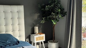 2 chambres, fer et planche à repasser, Wi-Fi, draps fournis
