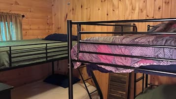 3 bedrooms, free WiFi, bed sheets, wheelchair access