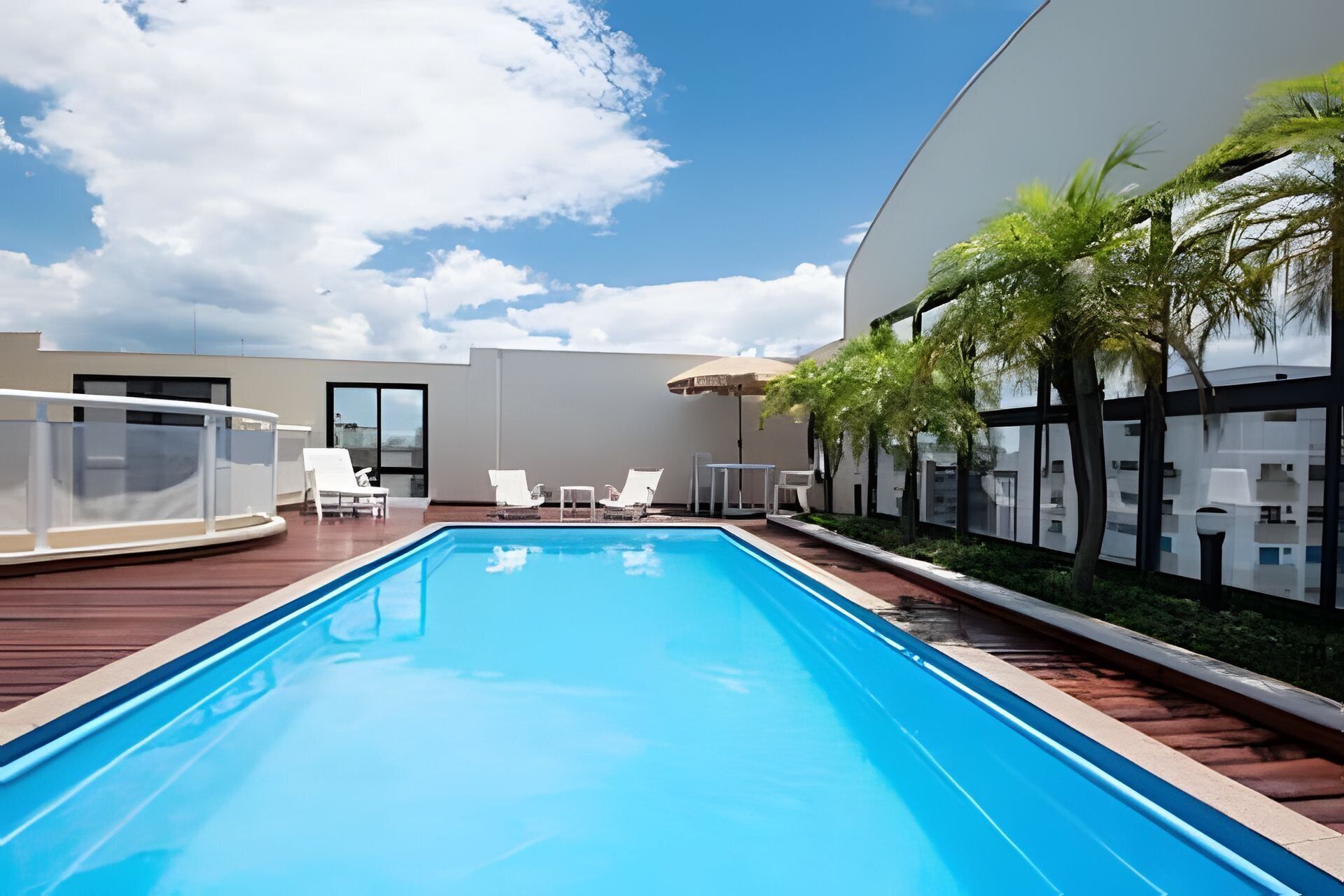 Apartamento | Piscina | Piscina externa, guarda-sóis, espreguiçadeiras