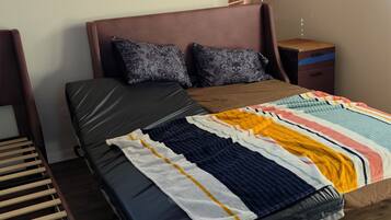 6 bedrooms, iron/ironing board, internet