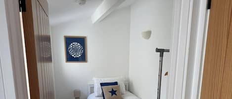 3 bedrooms, iron/ironing board, Internet, bed sheets