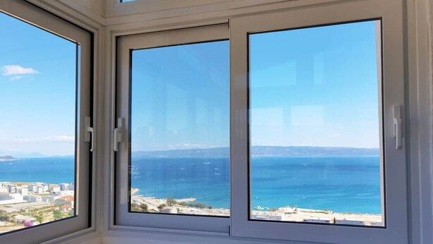 A room with a large window overlooking a coastal view. - 2BR Sea View | 3 ACs | Žnjan Walk (Split)
