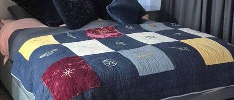 2 bedrooms, iron/ironing board, bed sheets