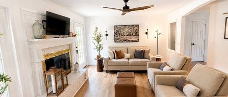 Smart TV, fireplace, books, stereo