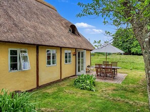 A thatched-roof house with a patio and outdoor seating. - "Sida" - 1.3km from the sea by Interhome (Tranekær)