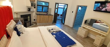 Comfort Apartment, Garden View | Desk, laptop workspace, free WiFi