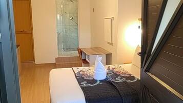 Comfort Apartment, Garden View | Desk, laptop workspace, free WiFi
