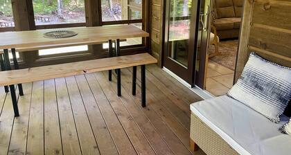 Spacious Jacksonport Woodland Cabin: Screened Porch, Near Cave Point & Lake Park