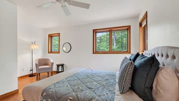 3 bedrooms, iron/ironing board, WiFi, bed sheets