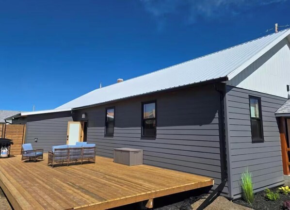 Exterior - Historic Hall Retreat | 3BR Mountain Getaway (Lundbreck)