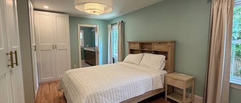 2 chambres, fer et planche à repasser, Wi-Fi, draps fournis