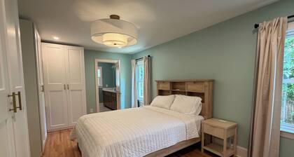 Charming Haymount 2BR/2BA Home & Walkable Restaurants and Bars