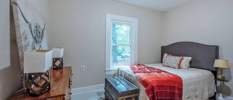 3 bedrooms, WiFi (free), bed sheets