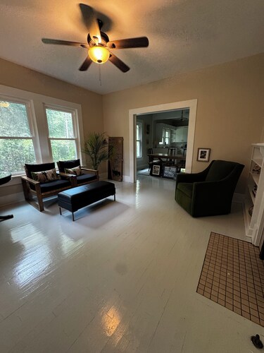 “Lake Martin’s Overflow” Your peaceful landing spot very near Lake Martin.