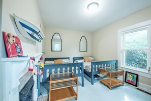 3 bedrooms, WiFi (free), bed sheets