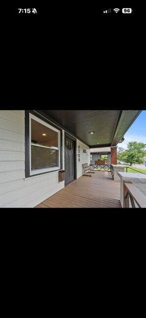 Terrace/patio - Charming KC retreat-2BR near KU Med (Kansas City)