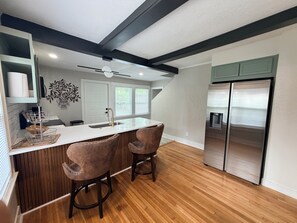 Private kitchen - Charming KC retreat-2BR near KU Med (Kansas City)