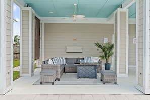 An outdoor patio with wicker furniture, a ceiling fan, and a potted plant. - Bayou Breeze  - Pool + Waterfront Views + 8 Minutes to Downtown Pensacola (Pensacola)