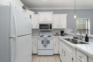 Coffee/tea maker, fridge, microwave, oven - The C4 Gateway to Starbase (Brownsville)
